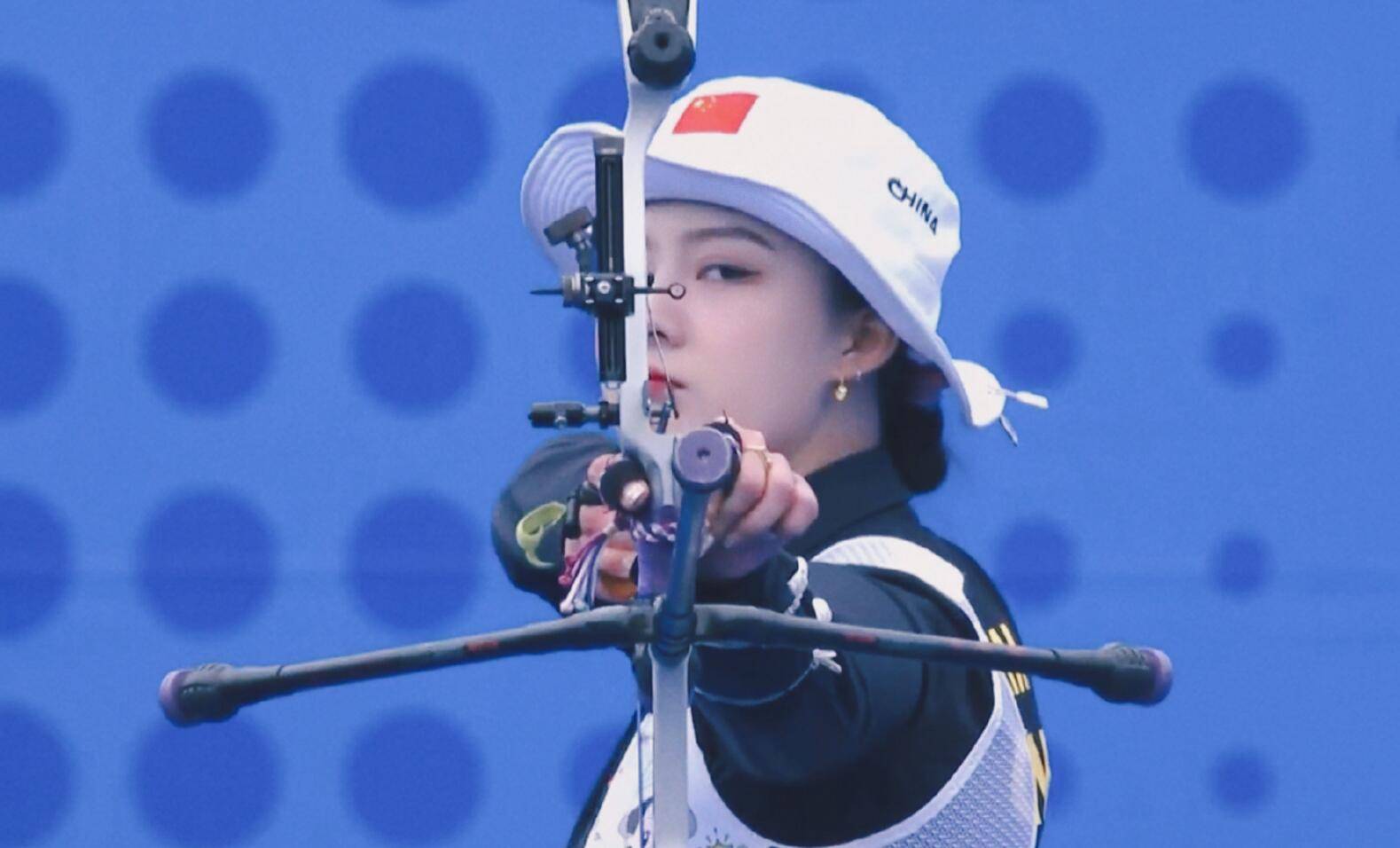 韩国射箭选手精准无误，夺冠成功