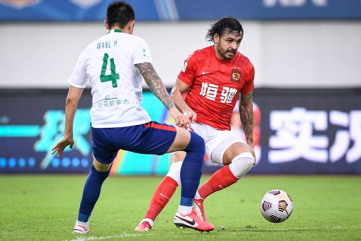 恒大外援状态神勇，球队士气高涨备战的简单介绍