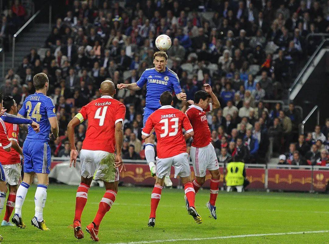 拜仁双杀切尔西，赢得关键三分