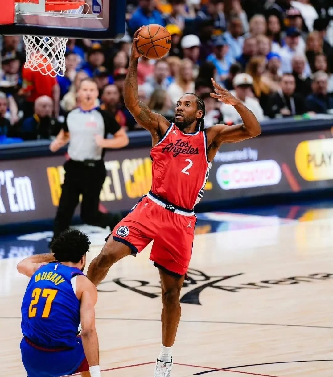 包含快船主场取胜骑士，莱昂纳德砍下25+10的词条