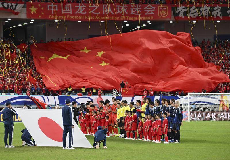 包含中国足球队在世预赛中取得胜利，晋级到下一轮比赛。的词条