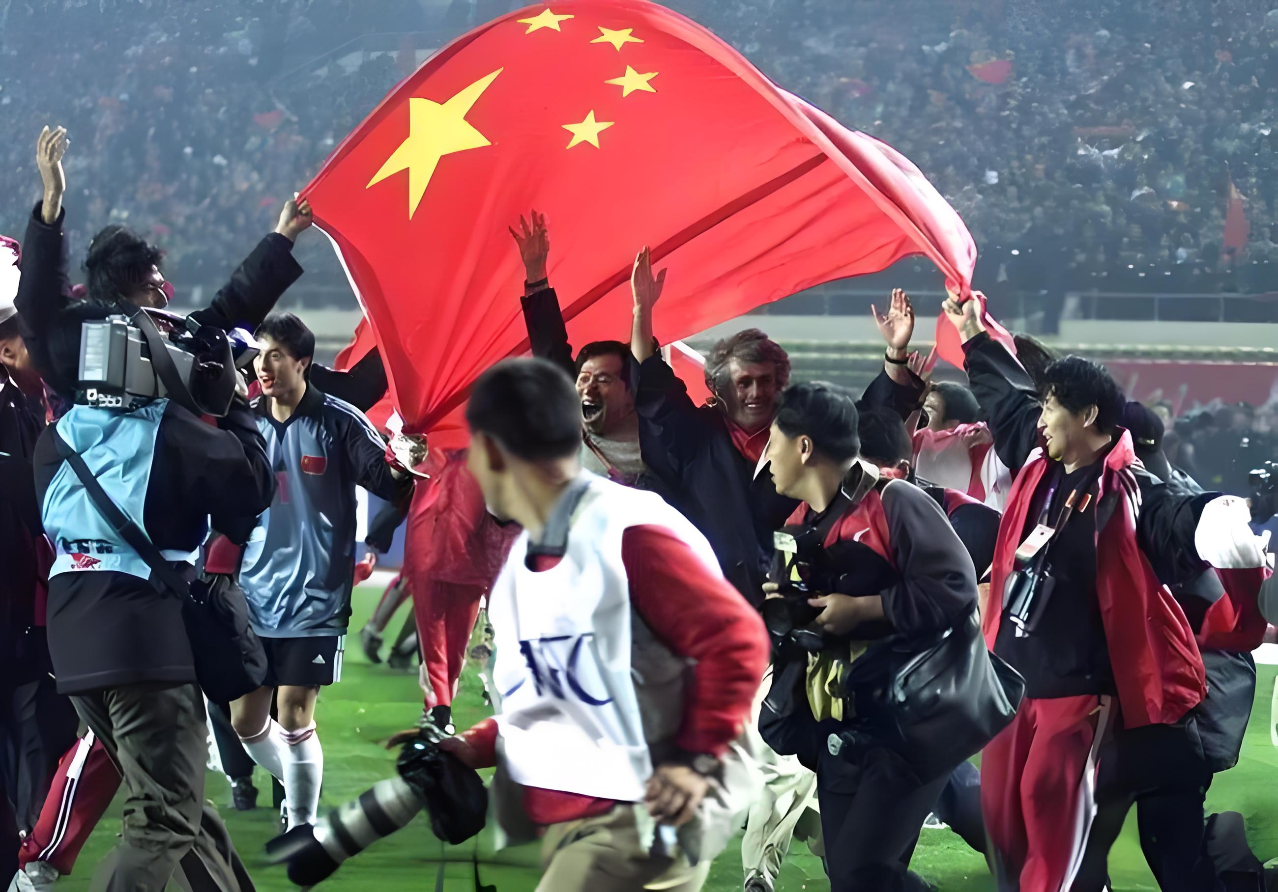 包含中国足球队在世预赛中取得胜利，晋级到下一轮比赛。的词条