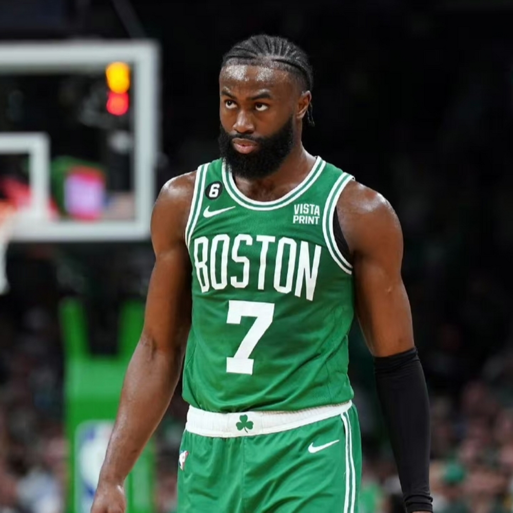 凯尔特人横扫篮网，杰伦-布朗狂砍30分的简单介绍